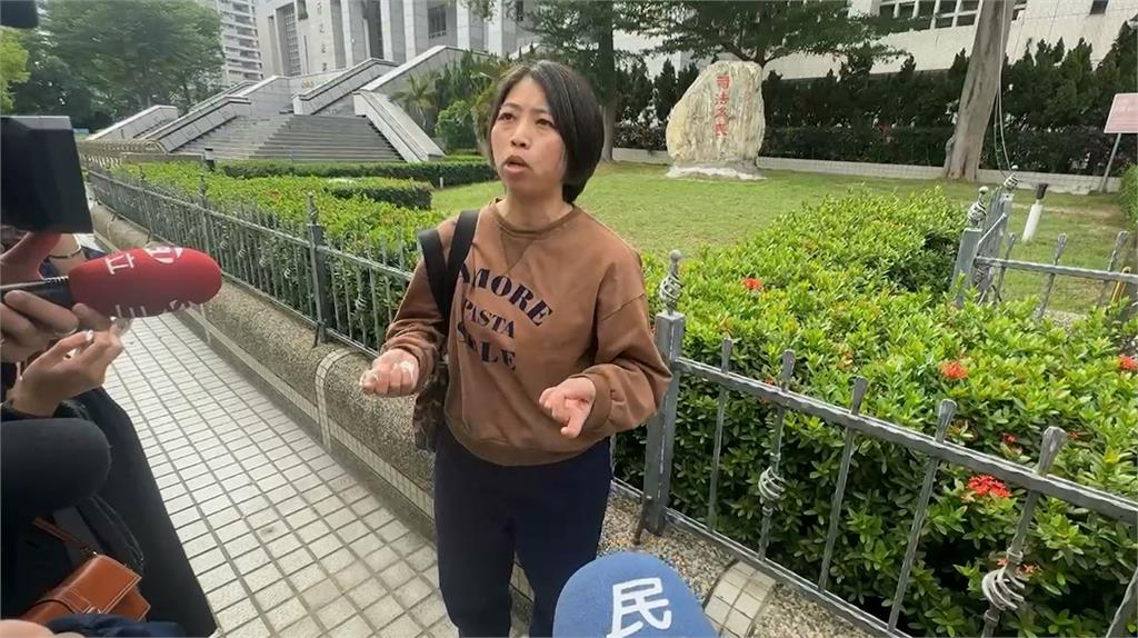 快新聞/衝突片!五億高中生配偶出庭遭嗆「只會跟法官哭」 竟動手扯人口罩
