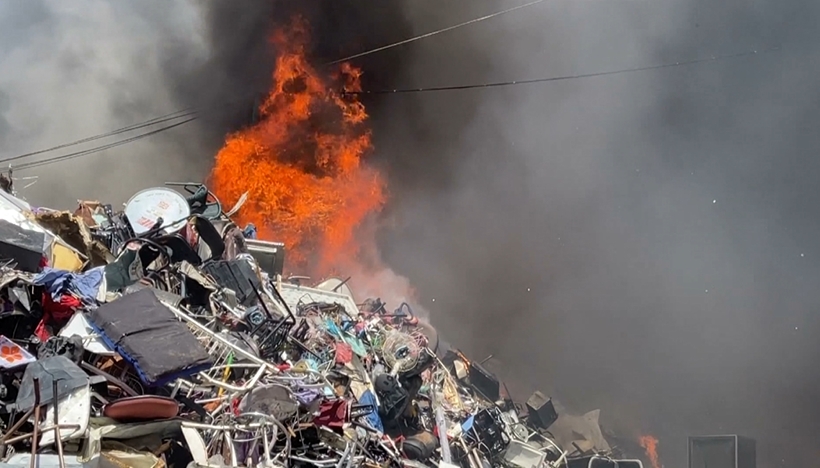 南投垃圾場大火！　疑民眾掃墓未熄滅火源釀火警