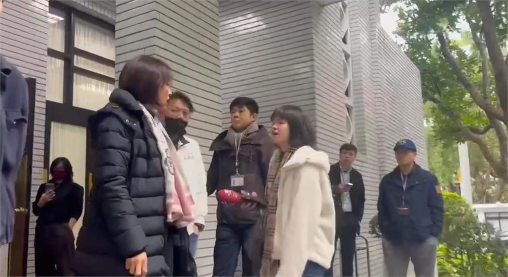 昔護徐巧芯助理槓邱議瑩！魏汶萱轉任「北市副發言人」超狂薪資曝光了