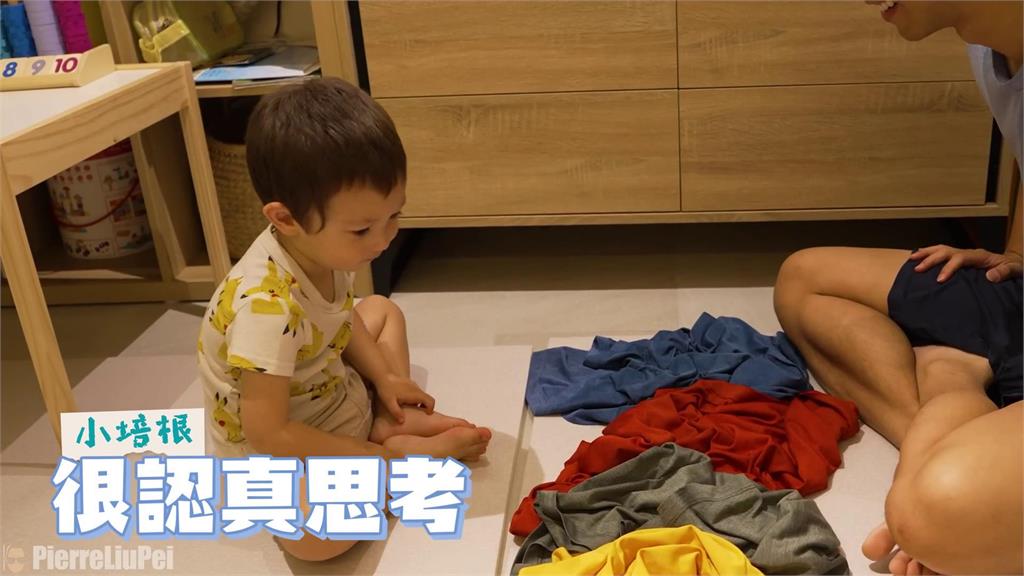 實測審美能力!網紅出門穿搭交由3歲兒決定 一見成果笑喊:還好是安全的