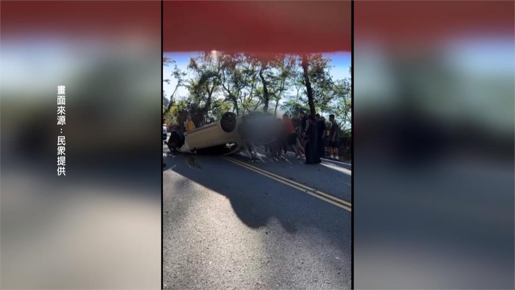 合歡山武嶺路段大塞車! 驚見1車「烏龜翻」4人傷
