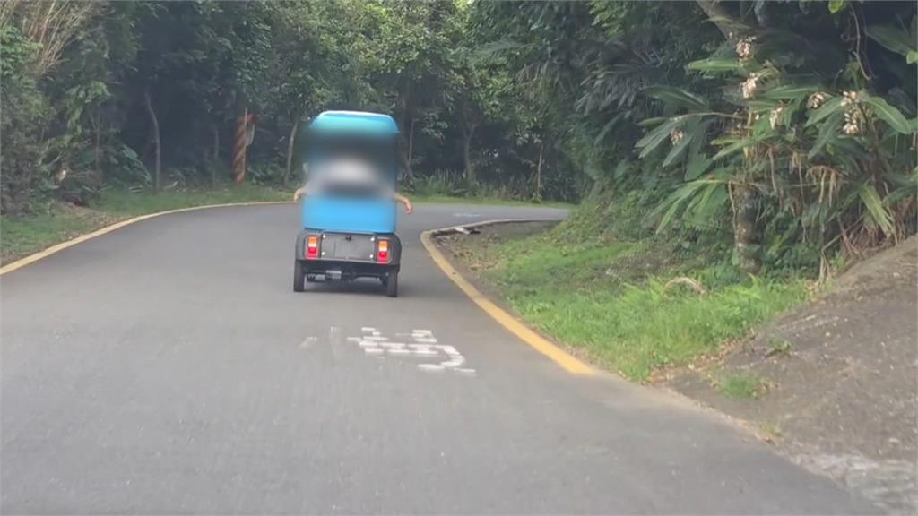 外籍客搭嘟嘟車「開嘟」雙人疊起來！後車超貼狂攝「裸色激戰片」流出