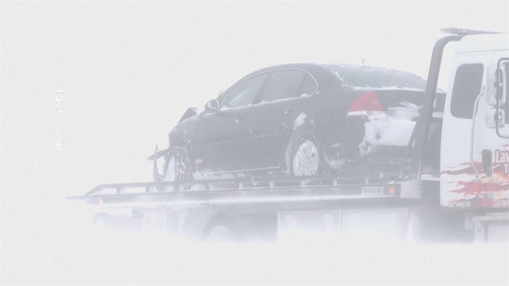 冬季風暴襲美國全境　密西根州上百輛車連環撞