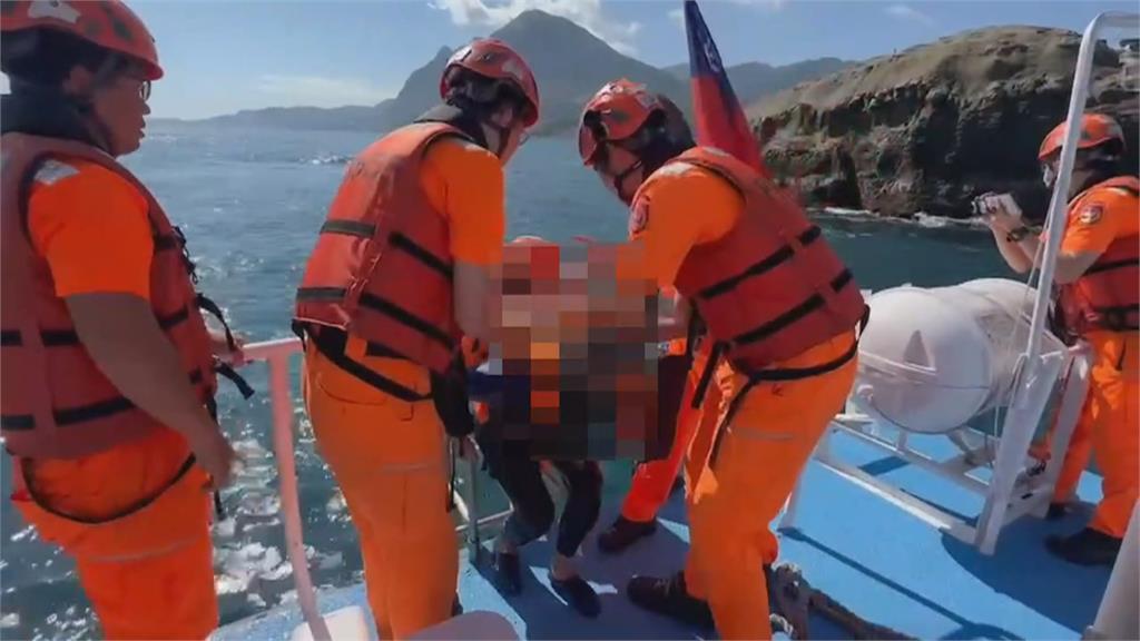 深澳象鼻岩玩SUP驚魂　體力不支險回不來！　3人1犬平安獲救