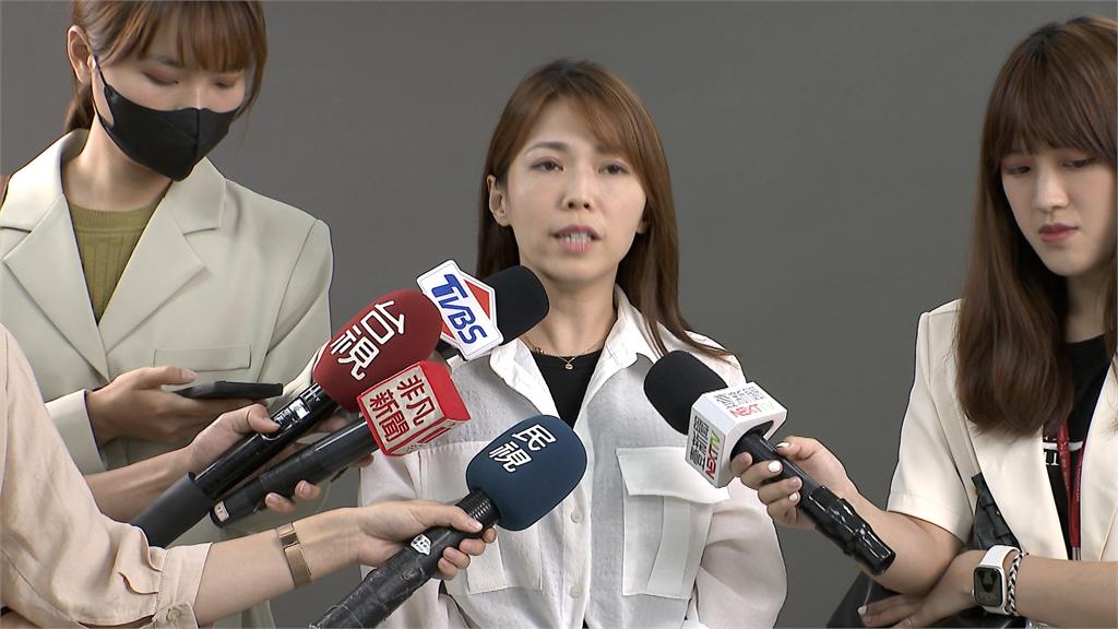 柯文哲沖繩畢旅爆「跨國性騷」 悠遊卡員工傳房照給琉球女職員