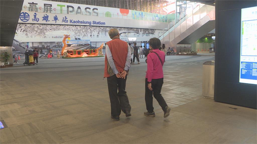南韓母女檔高雄旅遊走散　暖警貼心安撫　協助火車站團圓