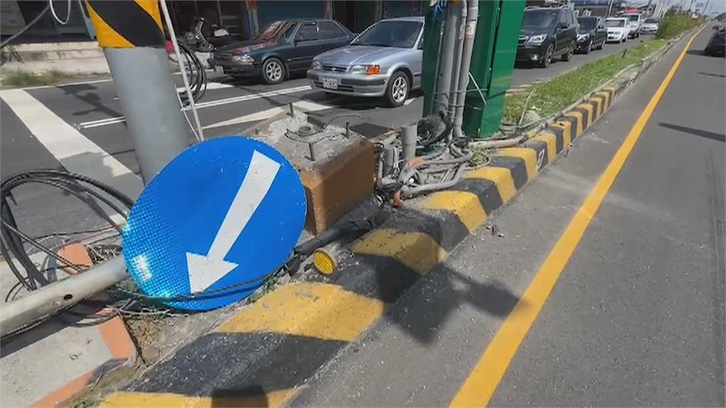 滑行60米！大貨車追撞5車畫面曝　交通號誌也被波及
