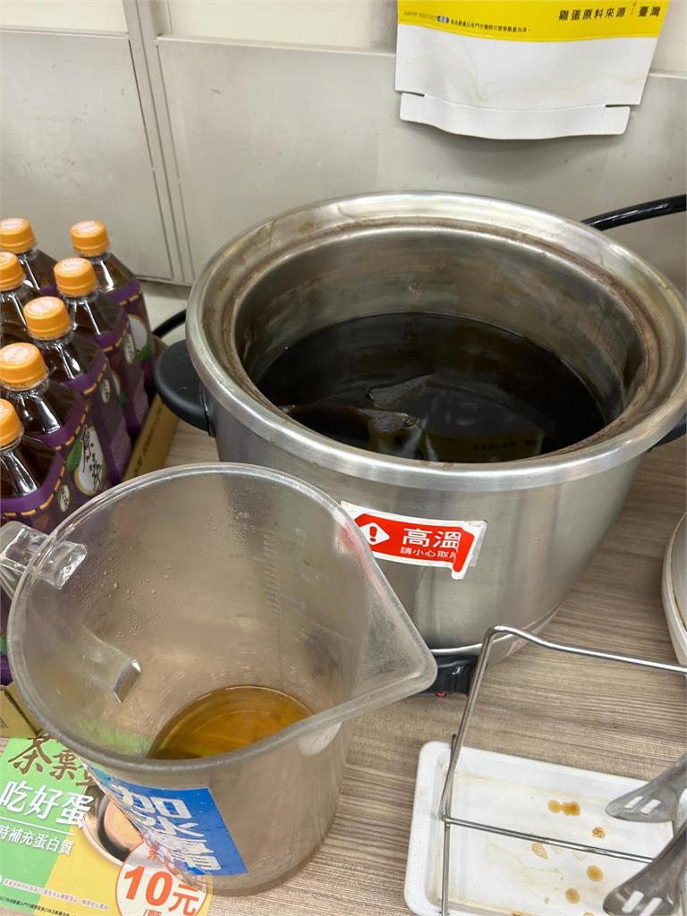 一塊錢硬幣掉茶葉蛋鍋 台中女「這舉動」引網友大讚