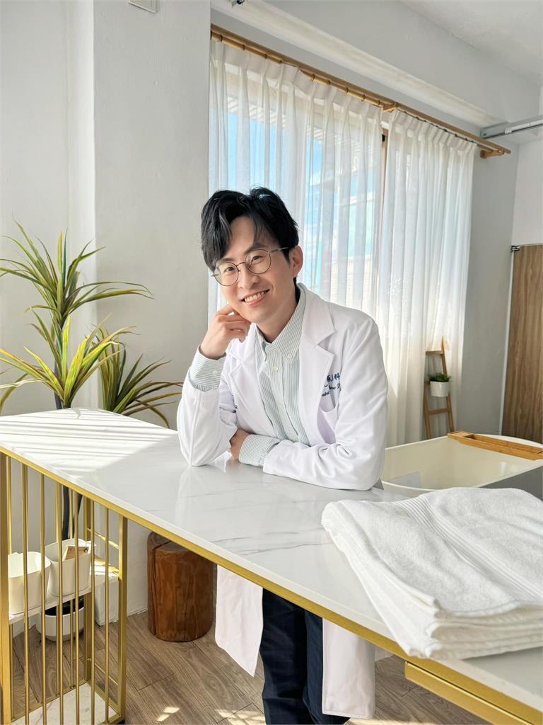 桃園「2位超暖姐妹」雨中解救醫師!他急PO「這畫面尋人」:我心裡過意不去