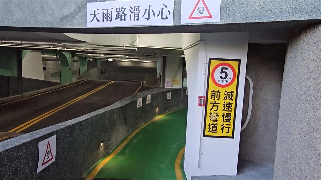 宜蘭新轉運站停車場易釀摔車 縣府急封車道一天改善