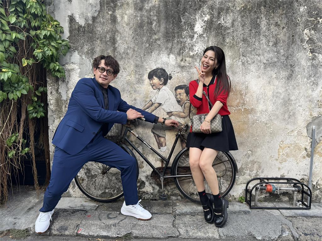 柯叔元圓夢「苦等16年」娶到女神了 2人「壁畫街玩嗨」超正老婆正面照曝光!