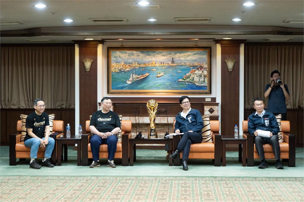 排球／3連勝勇奪職排元年總冠軍！台鋼天鷹不忘本榮耀獻予高雄