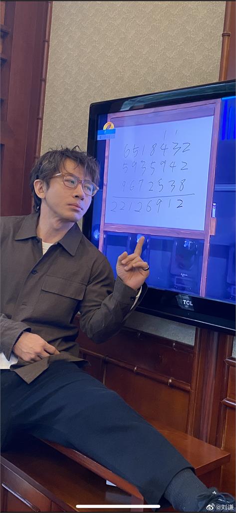 劉謙「驚爆罹患肺腺癌」憔悴真面目判若兩人!央視春晚「穿幫慘翻車」含淚退場