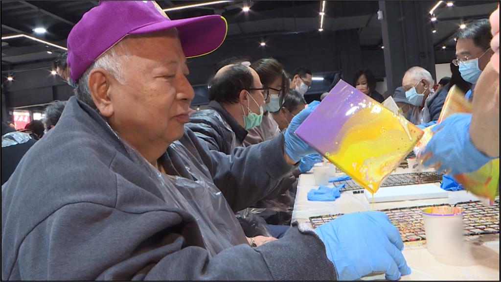 超好玩!另類校外教學 失智獨老體驗流體彩繪