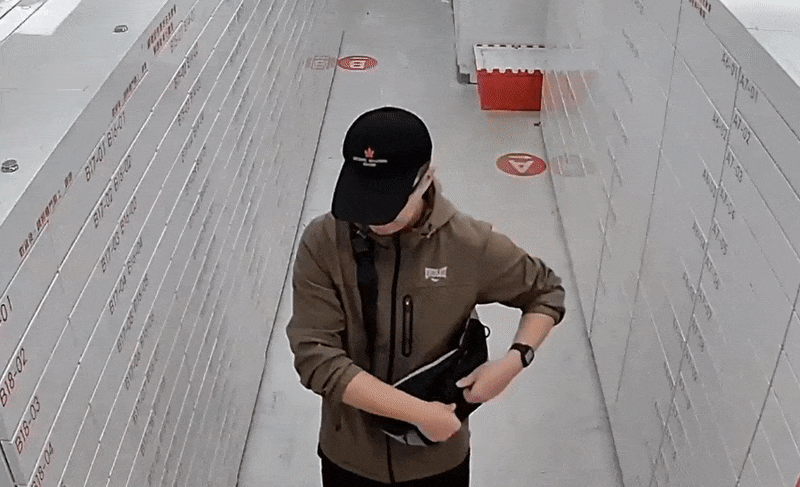 張文買「10把蘭博刀、3長刀」全靠網購！超商冷靜取貨畫面曝光