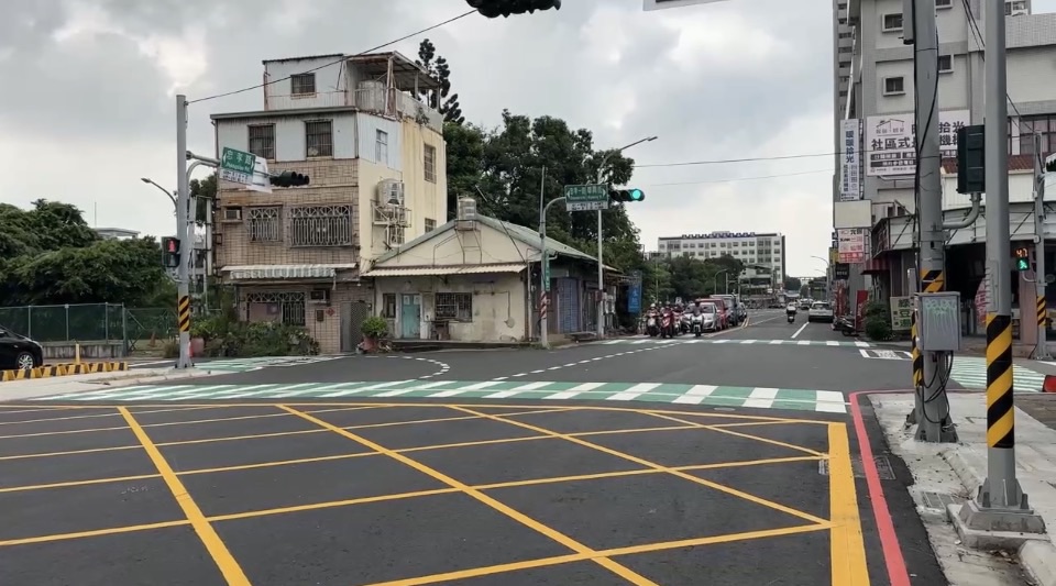 台南永康忠孝路拓寬最後一關！　「釘子戶」擋路壓縮車道