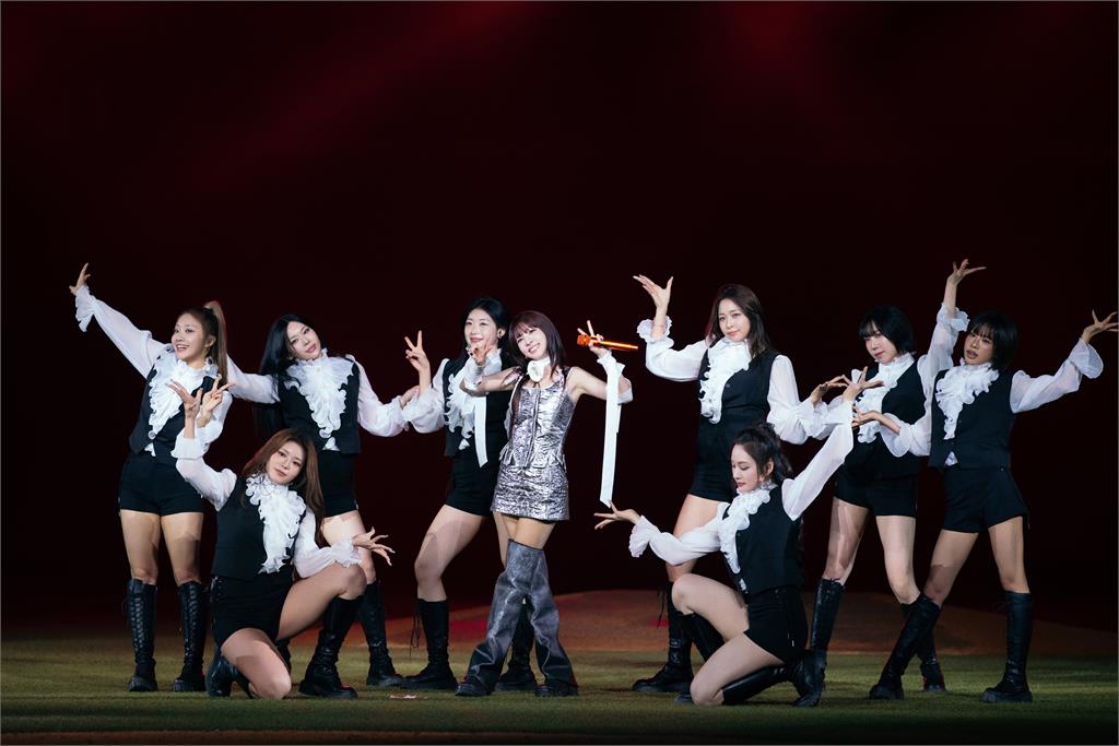 2NE1成員Sandara Park超燃開唱！「台日棒球賽」賽後演出嗨翻全場