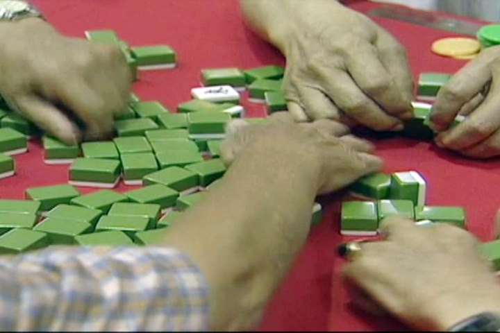 40歲男「黏在牌桌上」24小時沒起身！竟罹「經濟艙症候群」險喪命