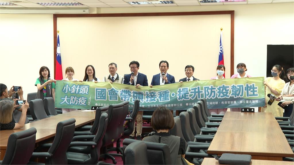 變種COVID疫苗施打率不到10% 國會領頭施打:大防疫大成功