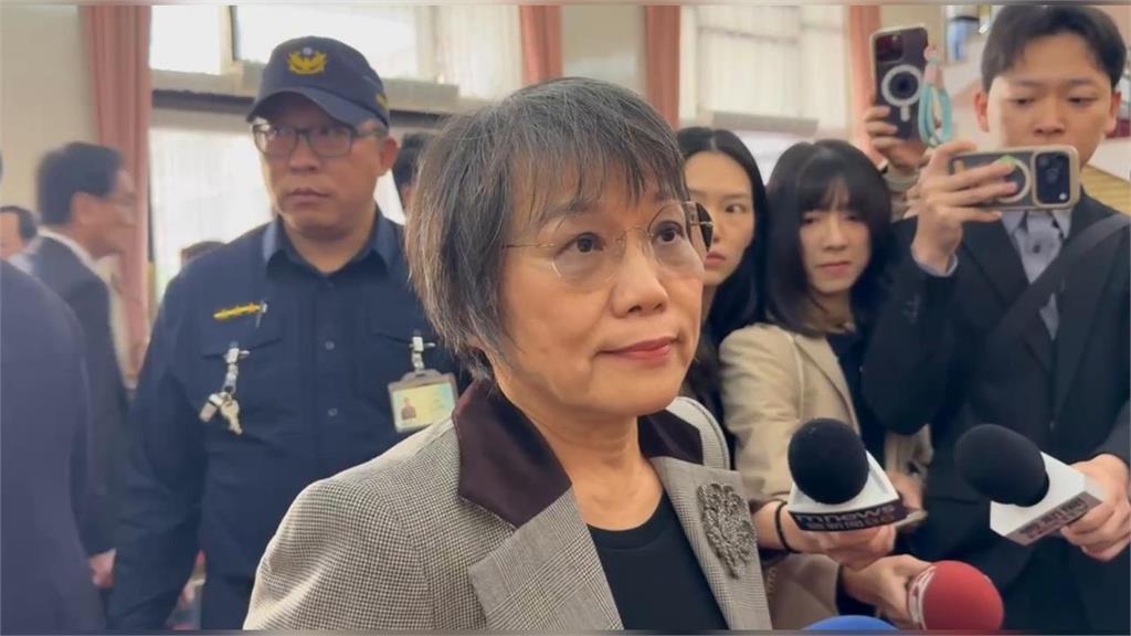 陳智菡「上台急咬耳朵」救援李貞秀！卓冠廷嚇傻「毫無下限」：哪來的勇氣？