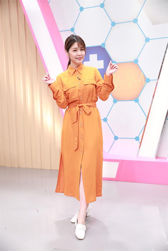 《醫學大聯盟》凍齡熟女郭昱晴接兒子下課!被誇漂亮心花怒放