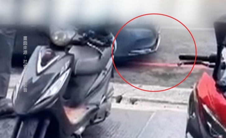機車騎士遭轎車尾隨逼車擋車爆粗口 嚇出一身冷汗