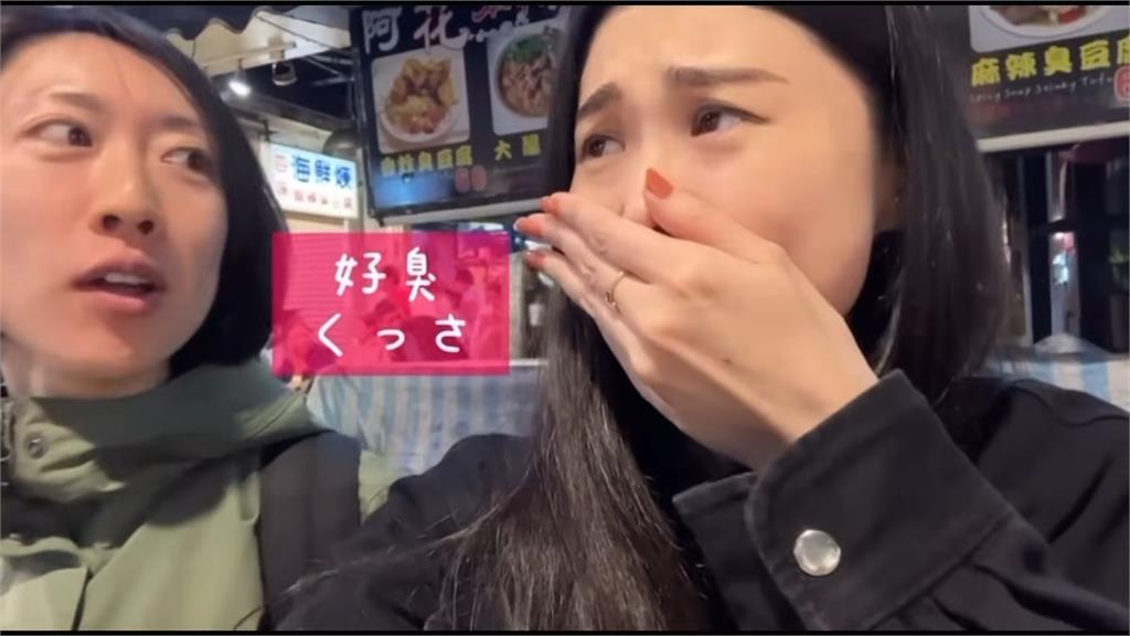 意外發現!櫻花妹嚐臭豆腐+泡菜「簡直絕配」 網笑:習慣味道保證上癮