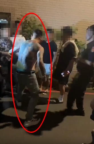 中壢街頭「刺青眼鏡男」帶頭8打1…身分竟疑蹦闆本人！「警全程圍觀」超扯畫面曝光