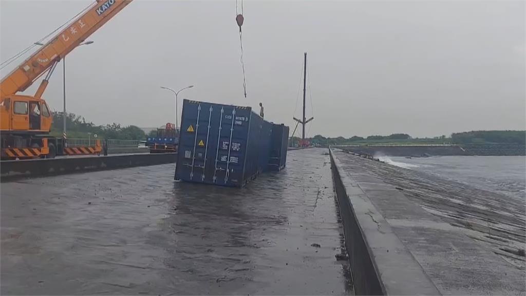 颱風來襲暫停貨櫃吊掛　「天使輪」周邊現油花急處理