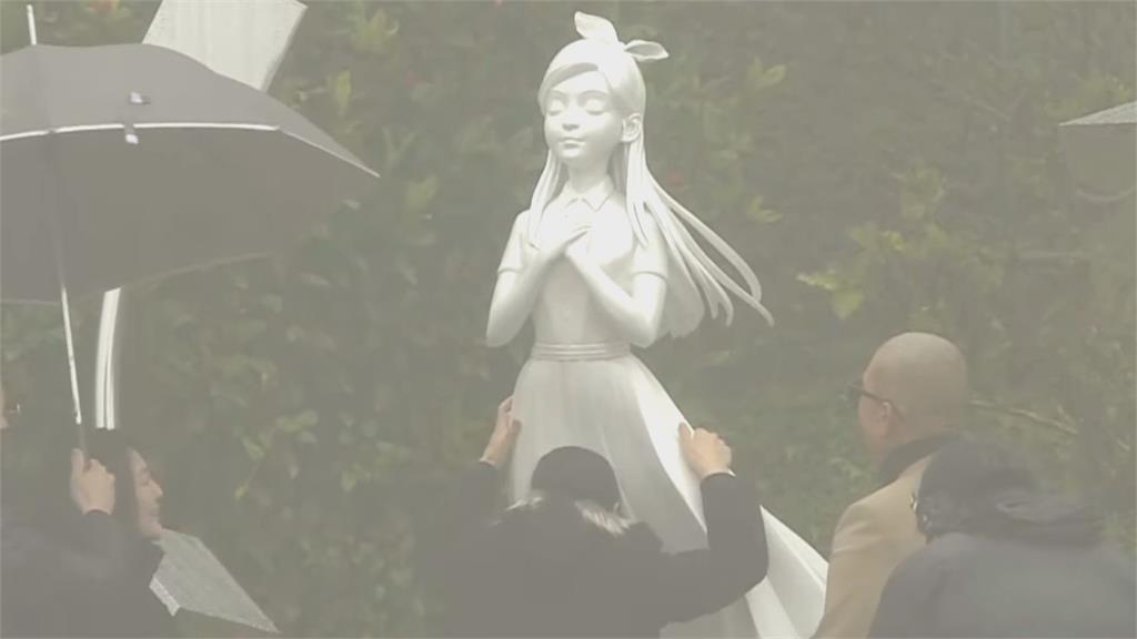 大S逝世一週年！蔡康永現身紀念雕像揭幕　感性悼念摯友：妳應該被好好疼愛