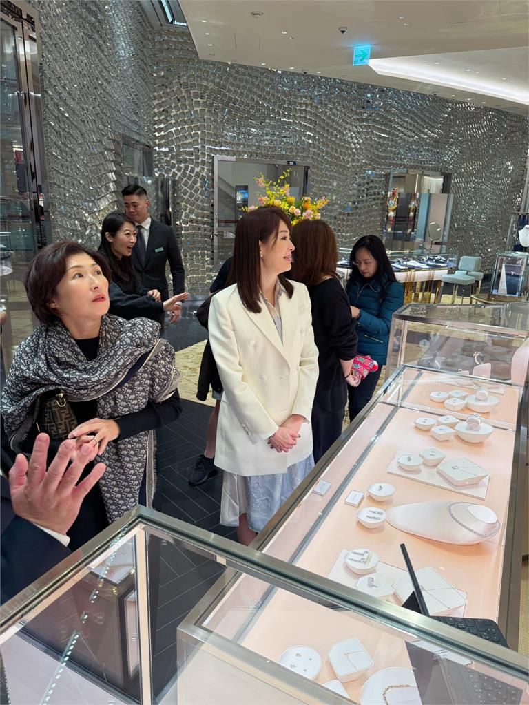 101貴婦團驚見縣長饒慶鈴 身上行頭曝網罵「台東窮成那樣...」賈永婕解釋了