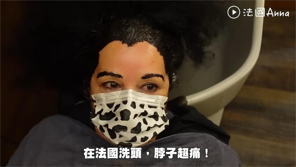 法國美魔女首次體驗「台灣式洗頭」　舒服到差點睡著大讚：真的很幸福