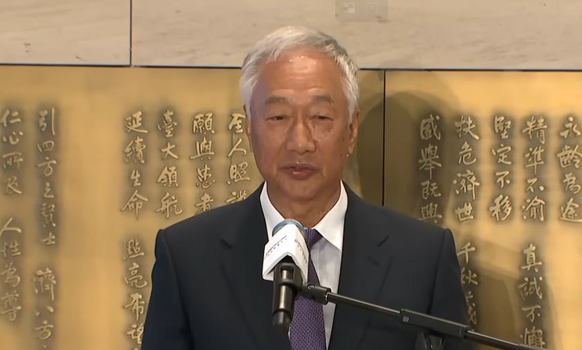 又密會女球友？郭台銘「公園摸黑熱線20分鐘」遭拍！曾馨瑩昔喊「分就分」全說了