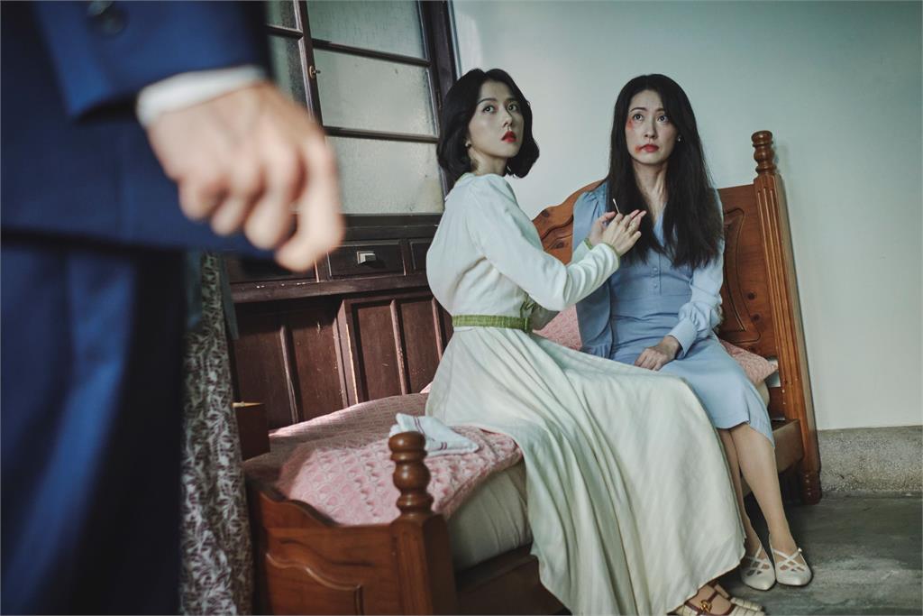 《商魂》周曉涵、邵雨薇穿這樣「4人搓麻將」衝收看榜一!網震撼:有點像色戒