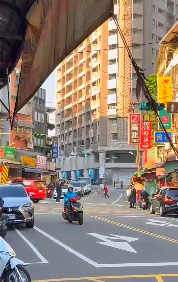 最新／慘況曝光！基隆大樓氣爆「玻璃全爆」　釀1車受損1人受傷