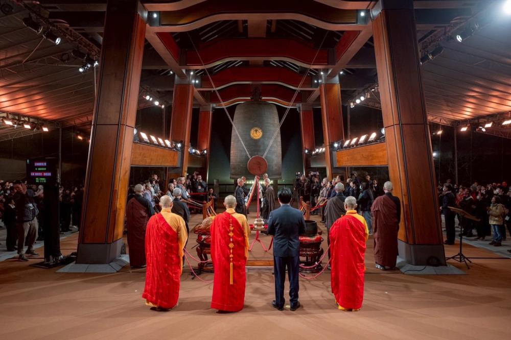 環境部長首度參與法鼓山除夕撞鐘 祈願「心淨國土淨」