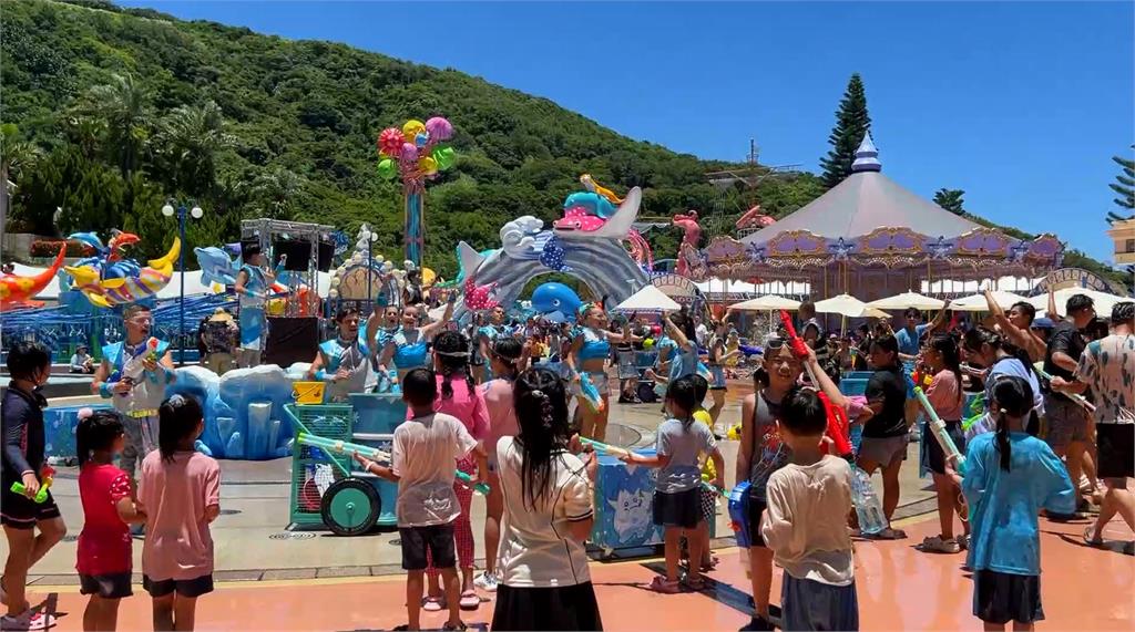 樂園與「哥吉拉」跨界聯名 結合熱門水花秀清涼一夏
