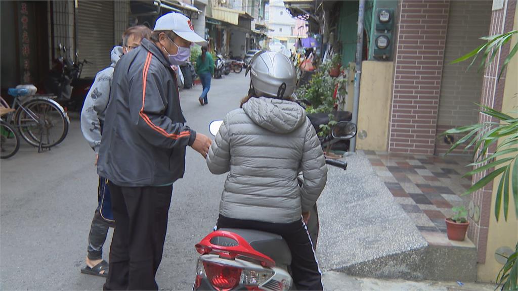 一家四口逛市集遇死劫　年邁父母哀慟奔殯儀館