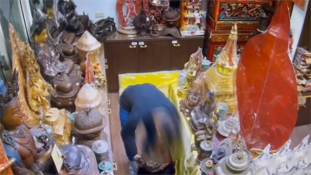 佯裝顧客狂偷45件文物 佛教藝品店損失逾300萬