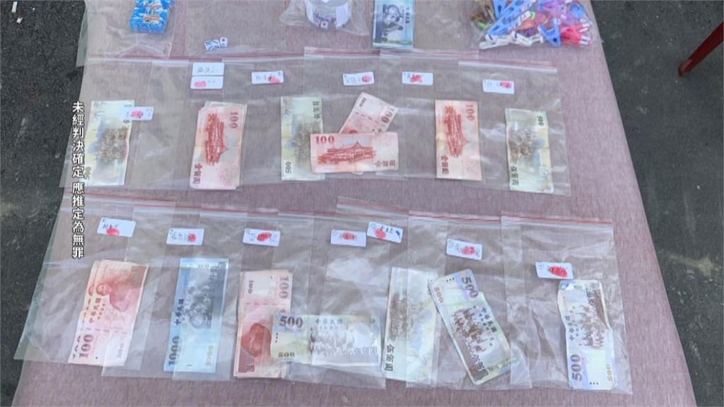 屏東田間戶外聚賭玩「九仔生」 警方突襲賭客逃竄、15人被逮