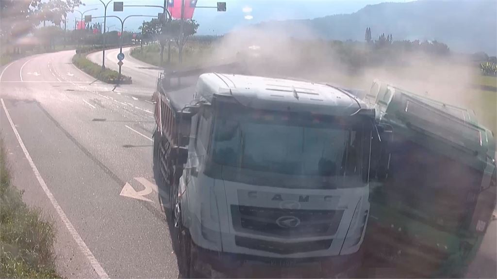 曳引車驚險擦撞畫面曝！　駕駛稱車禍後「喝酒壓驚」？