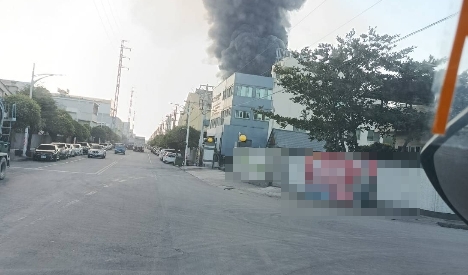 快新聞/高雄驚傳嚴重火警!大發工業區工廠全面燃燒 滾滾黑煙嚇壞民眾