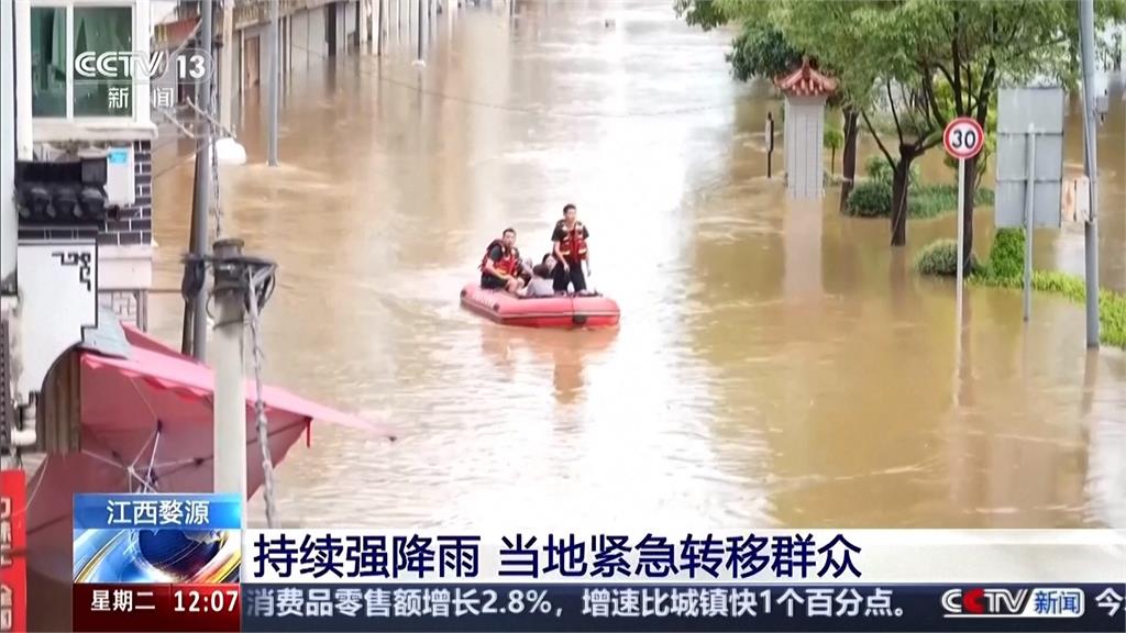 中國多地暴雨 重慶9死11失蹤 網友質疑央視開濾鏡