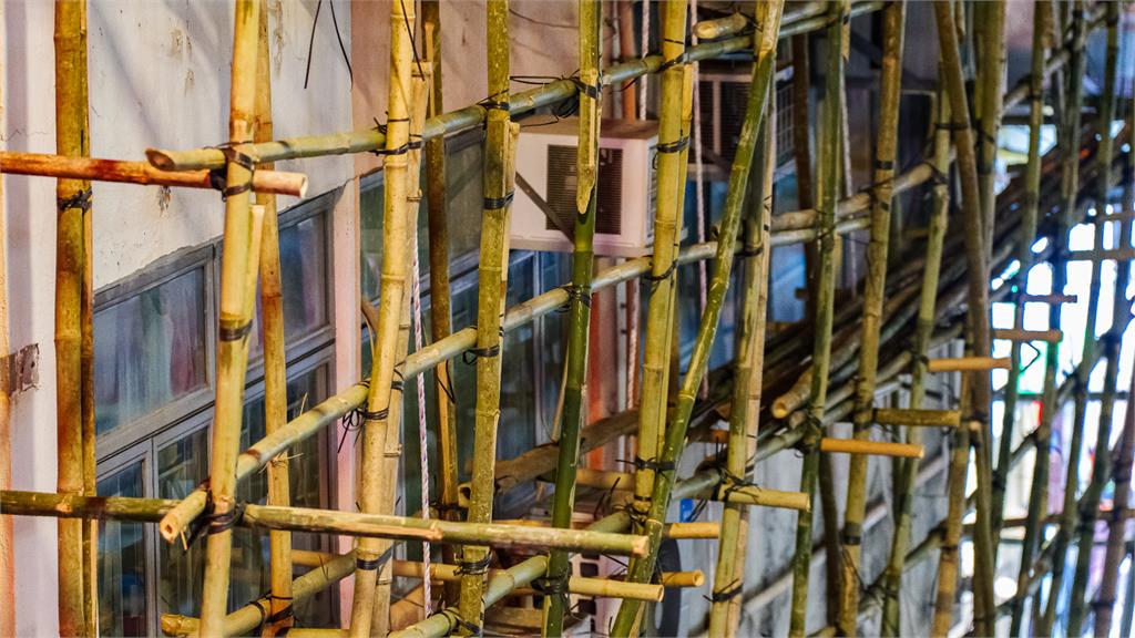 香港大火「竹子」成代罪羔羊？苦苓揪「5 項疑點」酸港府：祖國怎會錯