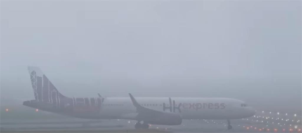 快新聞/班機起飛前最後一刻「鬼轉」停飛!風雨畫面曝光 網友笑:果斷棄權