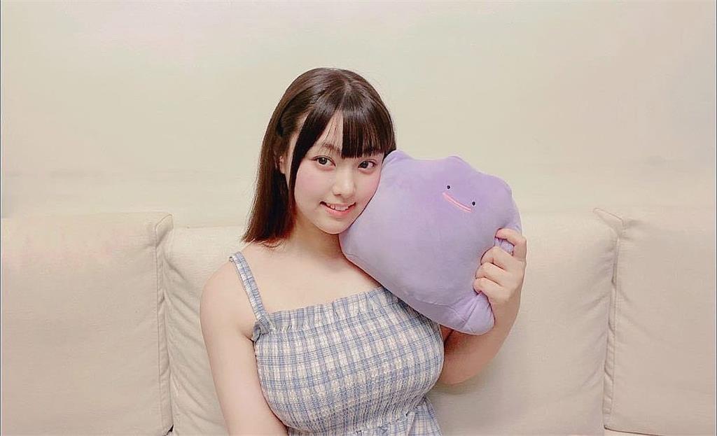 電獺少女超香新成員「自帶猛烈火力」比枕頭還巨!私帳被挖出…破尺度照嚇爛網