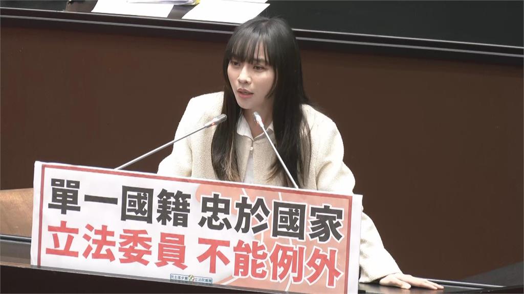 快新聞／李貞秀被嗆翻了！議場內齊喊「中國人滾回去」　她竟囂張比倒讚反擊