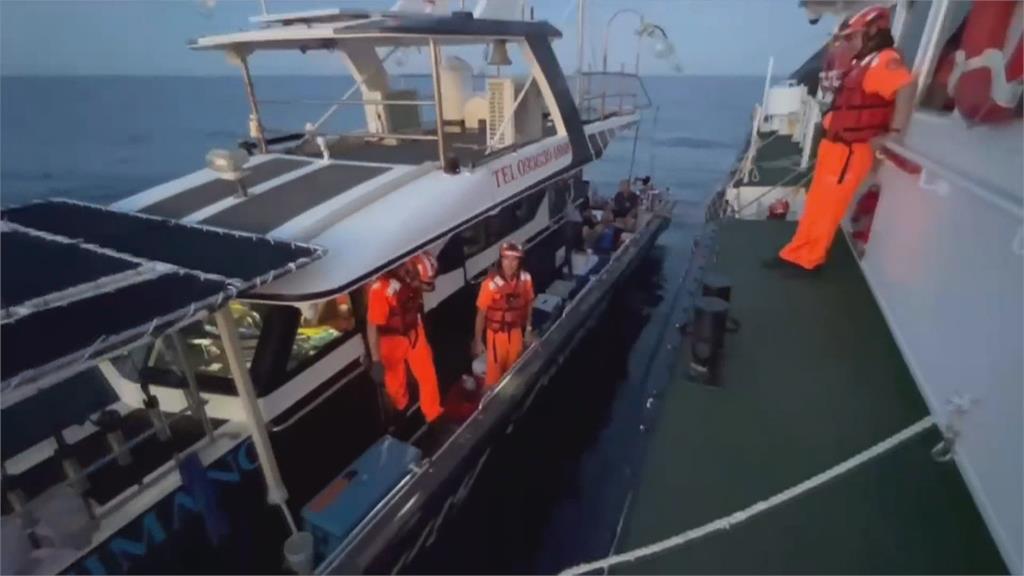 海上驚魂記!遊艇澎湖海域故障 海巡獲報派巡防艇戒護