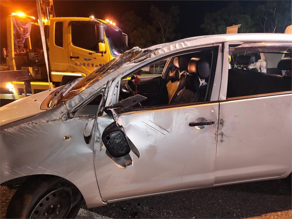 快新聞／花蓮路口驚見「一抹黑影」！轎車急閃翻覆　車上7人全送醫