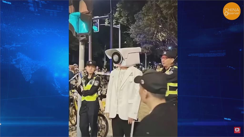 佛祖、川普被警察追著跑... 全城戒備!上海萬聖節「嚴禁裝扮」